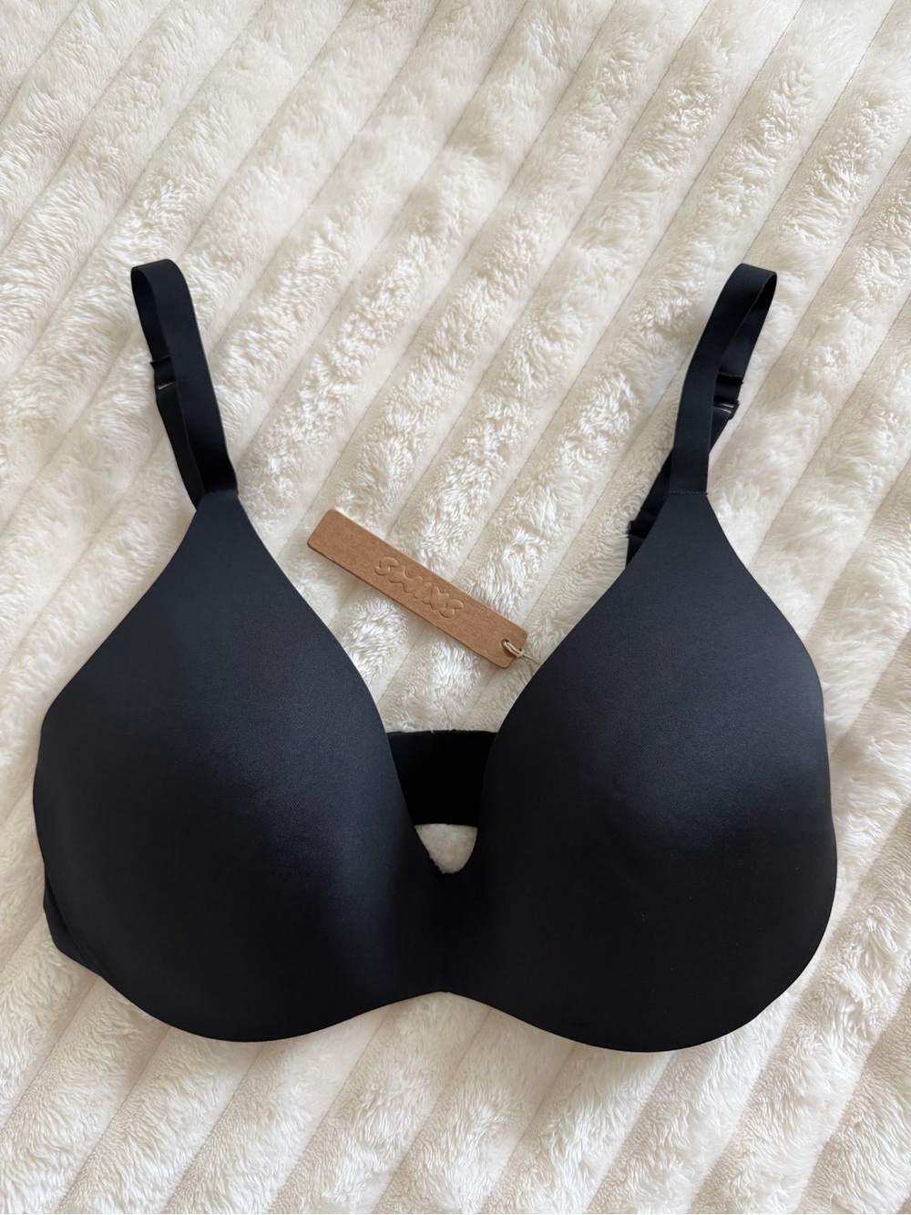 New SKIMS Black Seamless Molded T-Shirt Bra